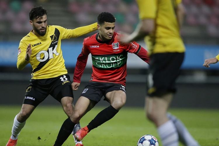 场上角逐 场上角逐