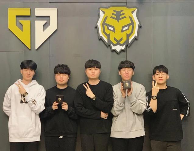 拥有深厚替 拥有深厚替