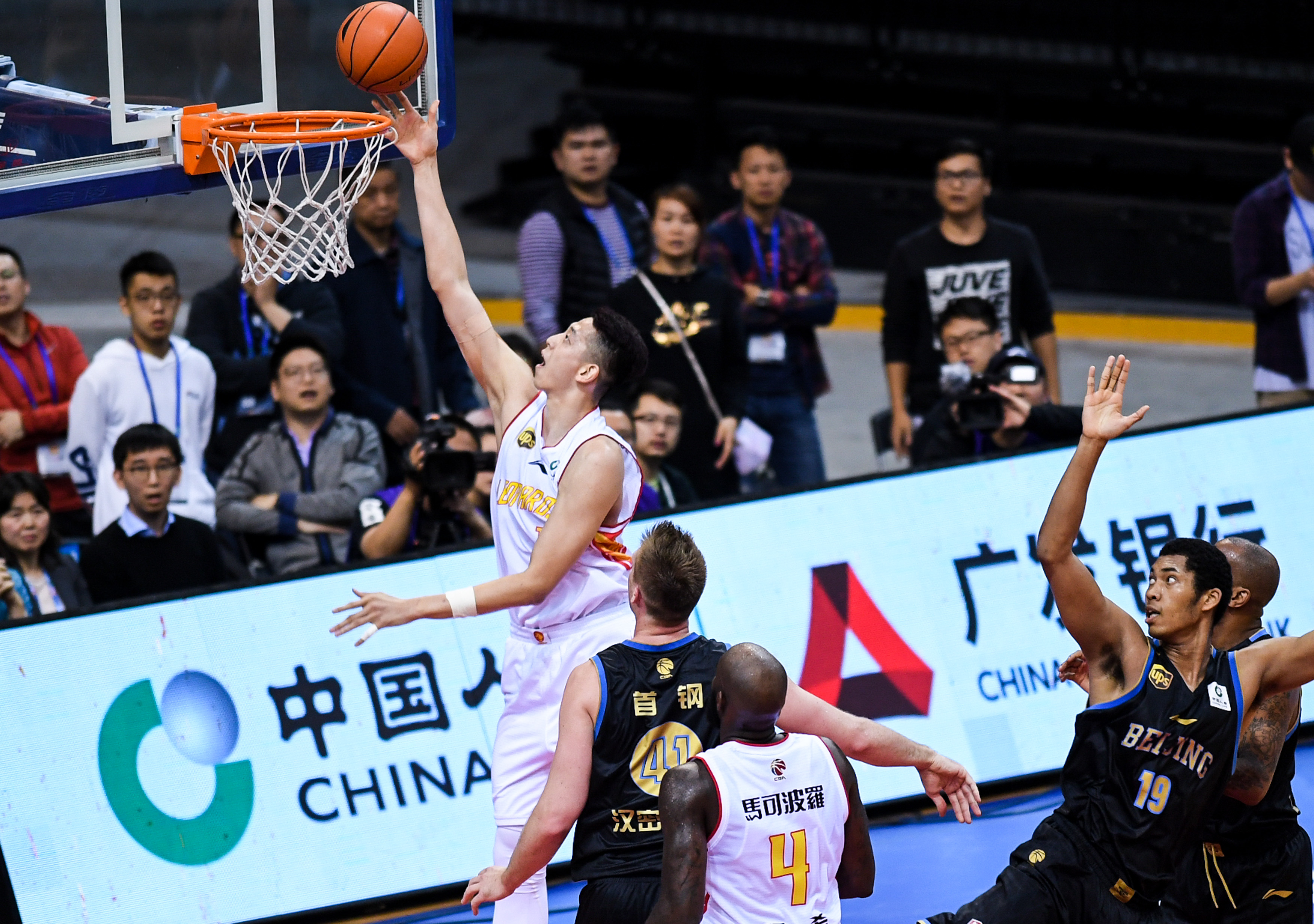 杨在持球与 杨在持球与