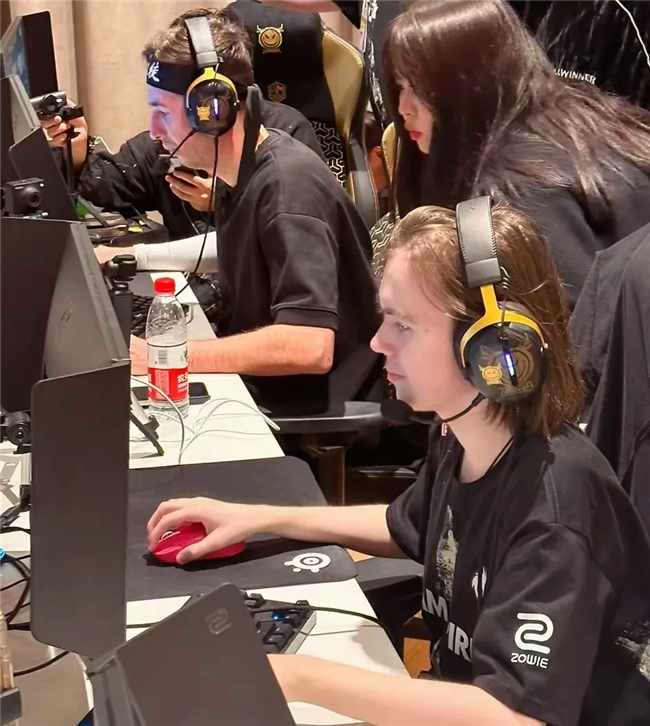 击纵深与背 击纵深与背